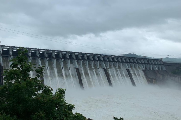 Is India generating enough power through its hydroelectric power plants?