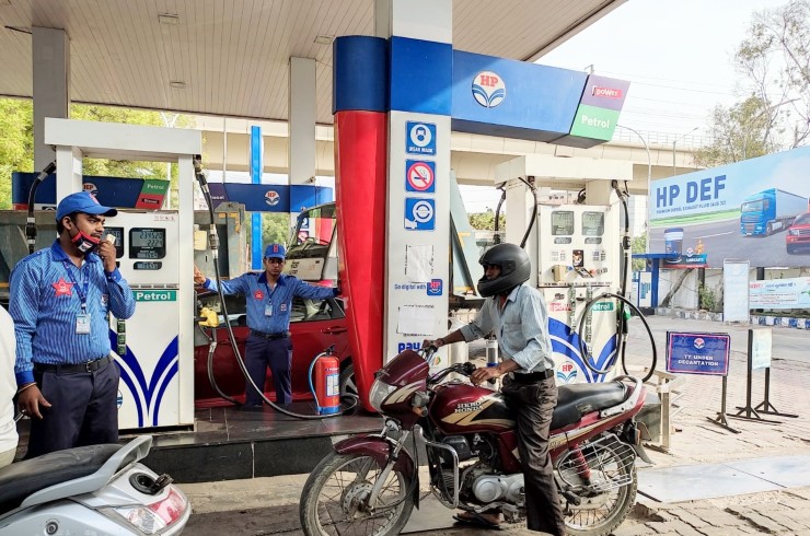 Why petrol prices in India have not fallen despite crude oil prices dropping at seven-month low?