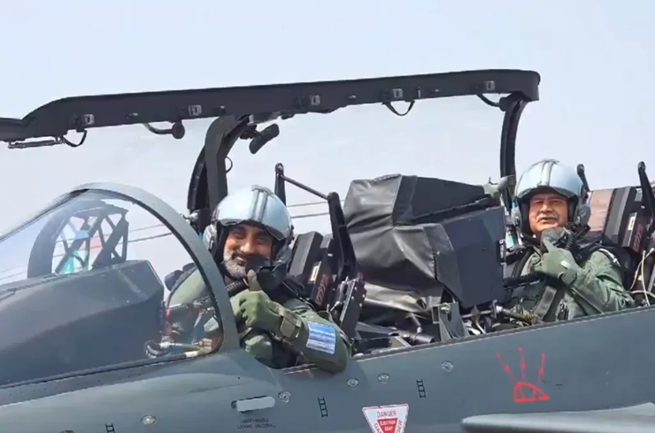 Army and Air Force chiefs take LCA Tejas sortie in Bengaluru: A new ...