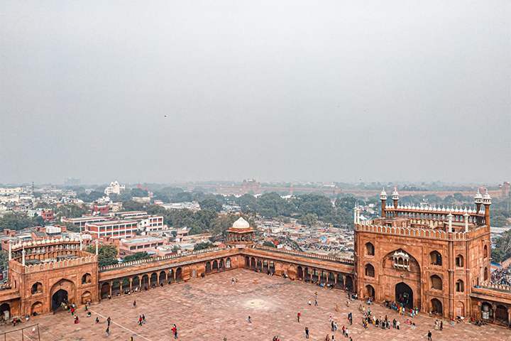 Delhi’s Diwali turns dark: Air quality hits four-year low despite cleaner fields